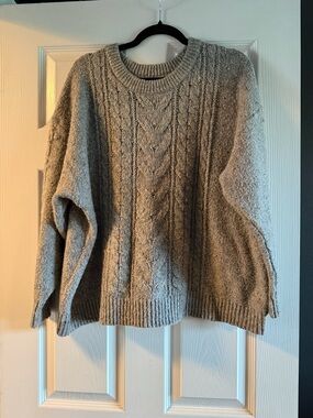 Women’s Cable Knit Crewneck Sweater in Gray